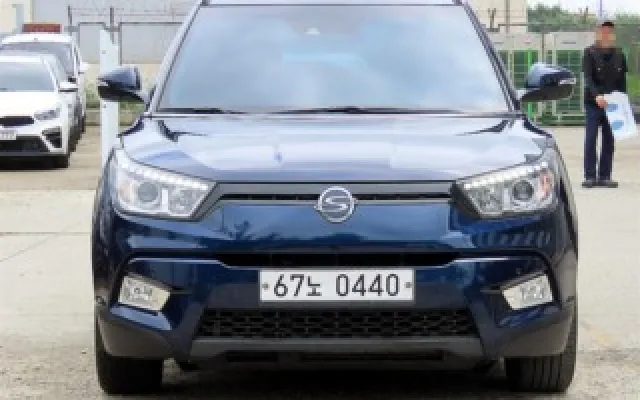 베리뉴티볼리 중고차 티볼리 디젤 2WD 1.6 LX 매물 사진 12 - 2016/10 112,831km